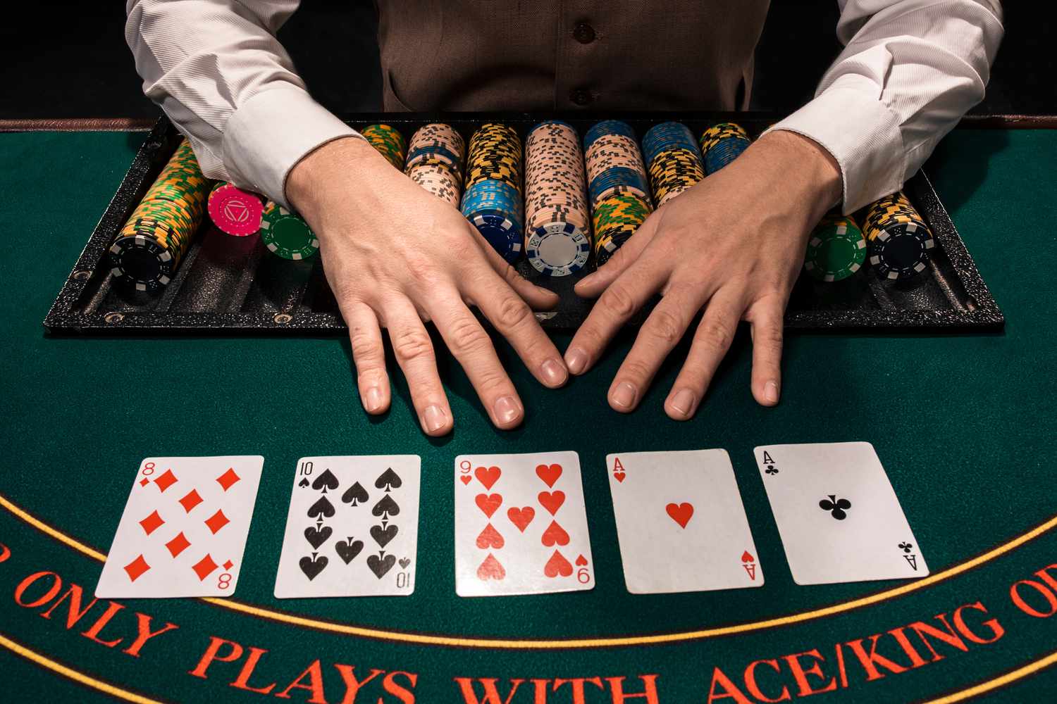 Cách đọc bài Poker cho người mới bắt đầu, từ các chuyên gia