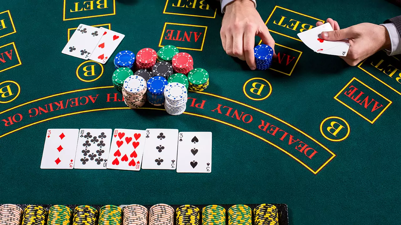 Hướng dẫn chi tiết cách chơi poker: Từ A đến Z dành cho người mới bắt đầu