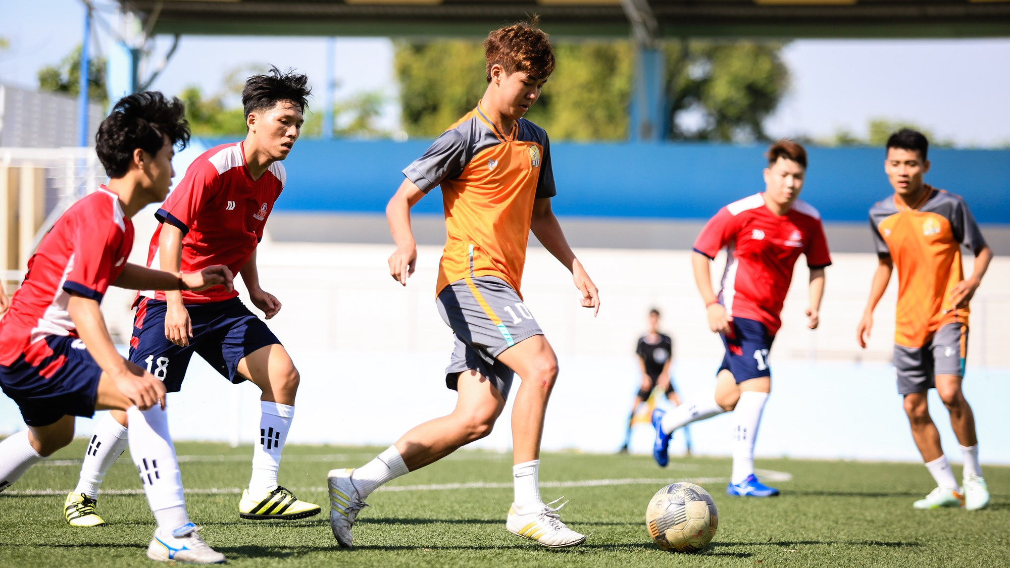 Hướng Dẫn Thực Hiện Kỹ Thuật Chuyền Bóng Ngắn Và Chuyền Dài