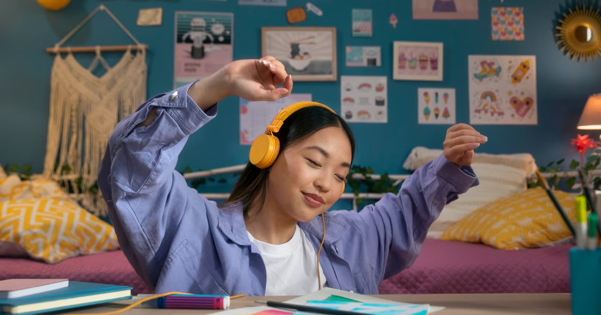 Kỹ năng tự học là khả năng học tập, hiểu và tiếp thu kiến thức một cách hiệu quả mà không cần quá nhiều sự hướng dẫn hoặc giám sát từ người khác.