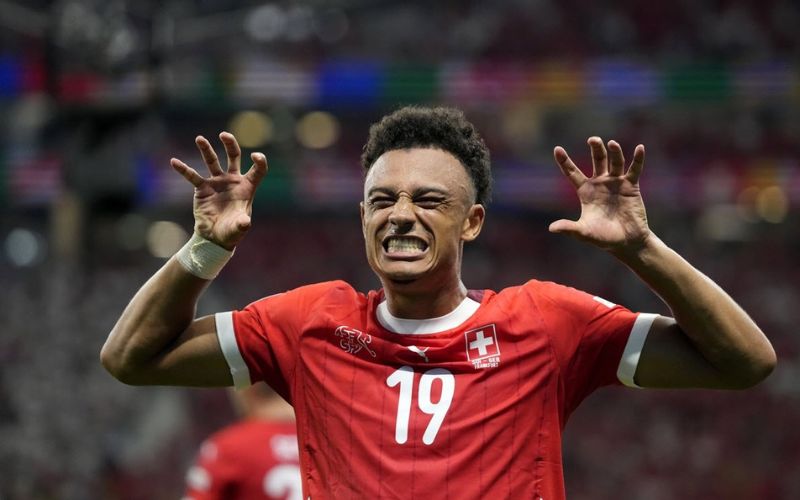 Ndoye tạo đột biến trong lối chơi