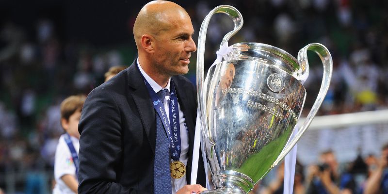 Zidane vô địch Champions League ở mùa giải đầu tiên dẫn dắt Zidane nâng cao cúp vô địch Champions League