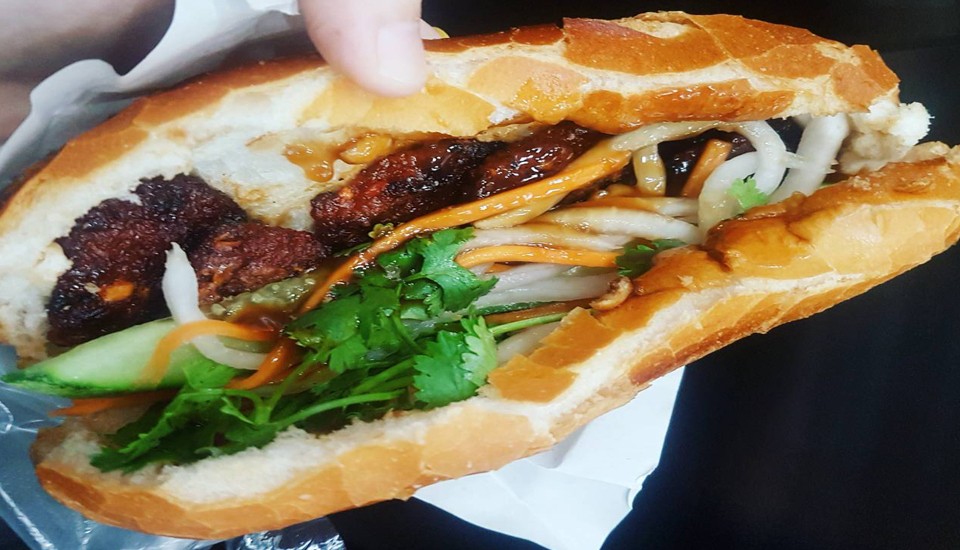 Xe bánh mì thịt nướng nổi tiếng Quận 1