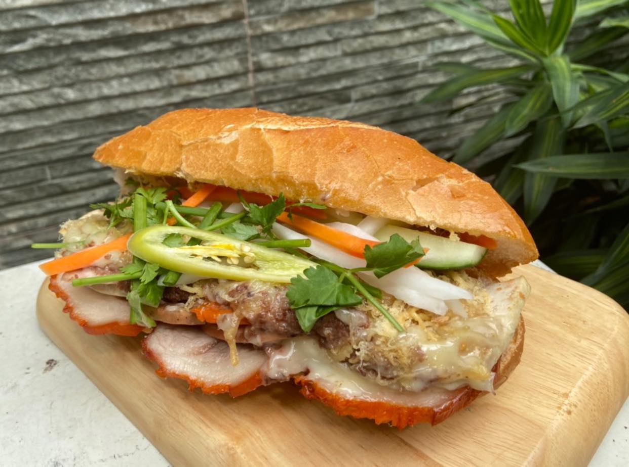 Bánh mì Huỳnh Hoa nổi tiếng nhất Sài Gòn