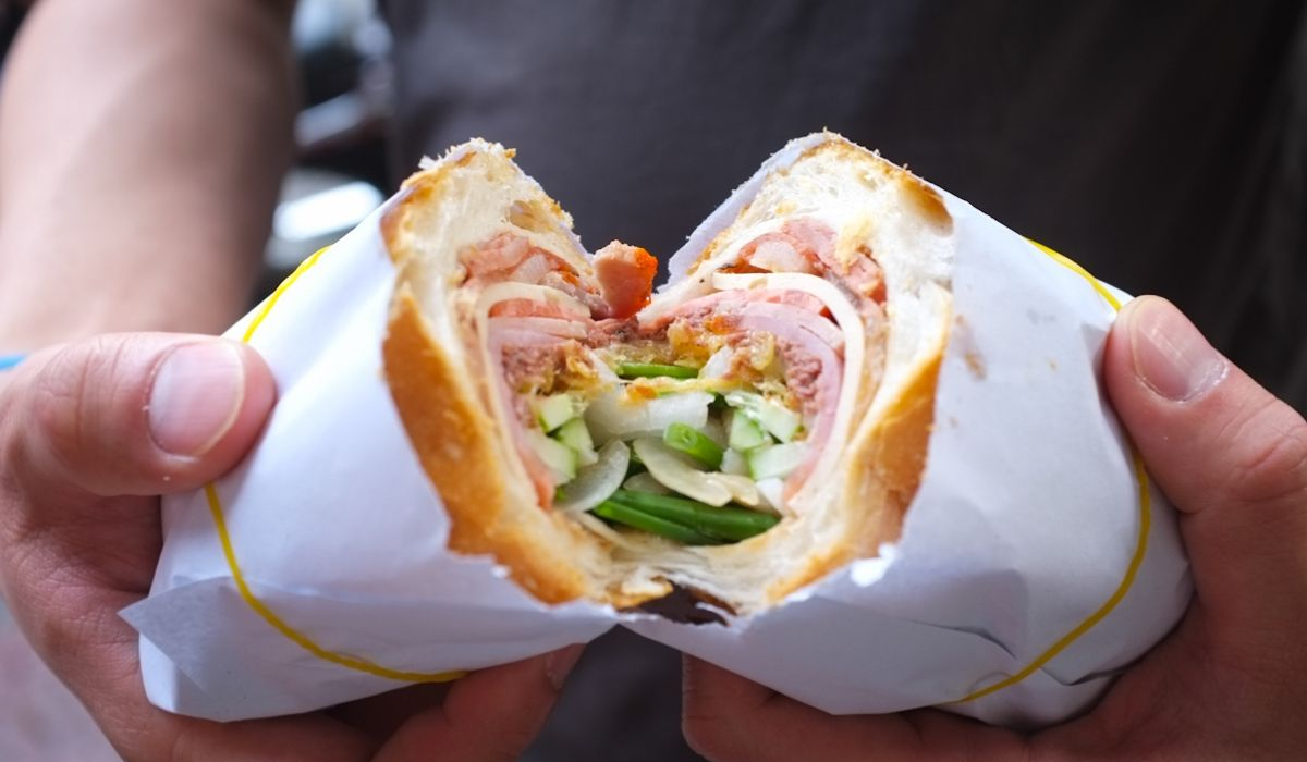 Nhân bánh mì đầy đặn tại tiệm Cô Điệp