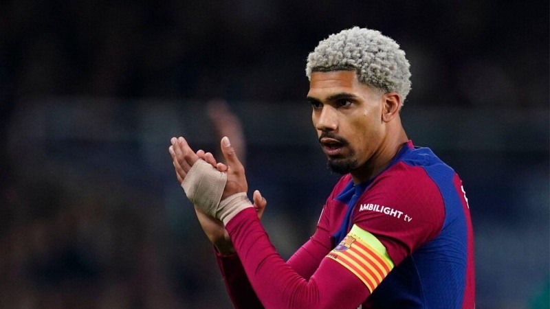 Thậm chí còn được nhận đặc ân lớn tại Barca Cầu thủ Ronald Araujo - Thay đổi chóng mặt tại Barca