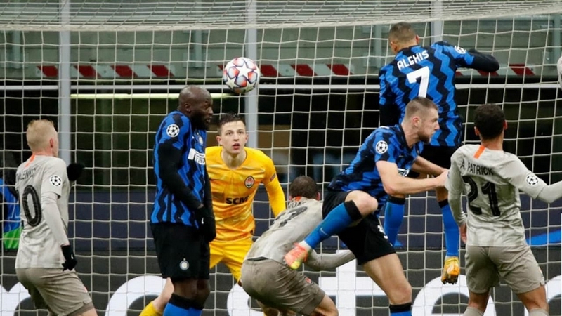 Tiền đạo cắm đúng nghĩa trong bóng đá và những vai trò