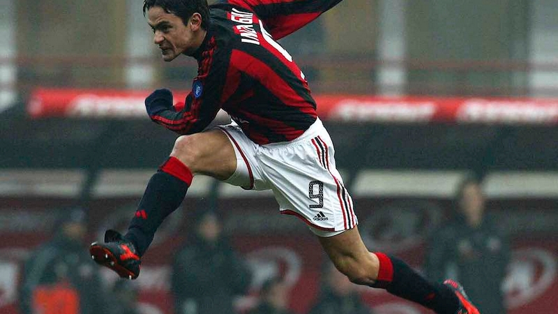 Tiền đạo cắm đúng nghĩa trong bóng đá và những vai trò