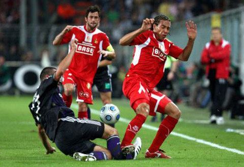 Cầu thủ quốc tế bị treo giò bao nhiêu trận khi phạm lỗi tương tự như Quế Ngọc Hải? - Bongdaplus.vn