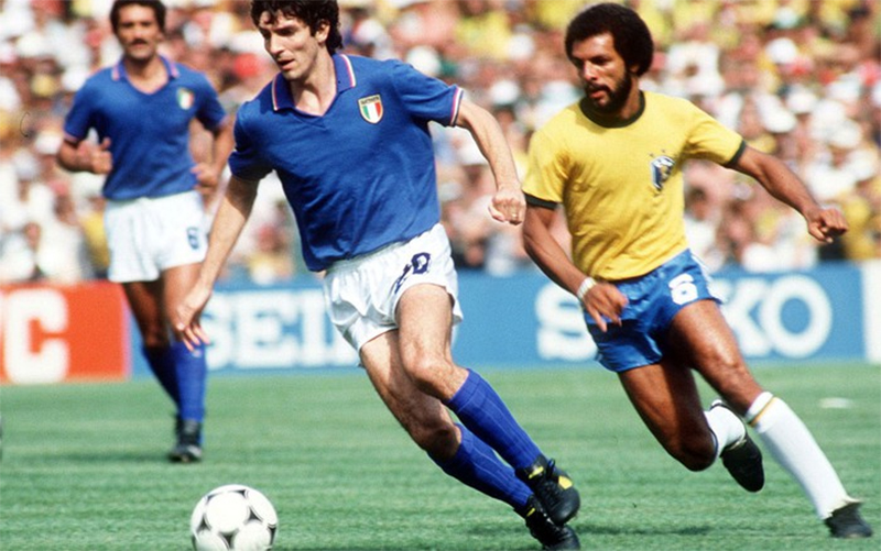 Paolo Rossi lập hattrick vào lưới Brazil 1982