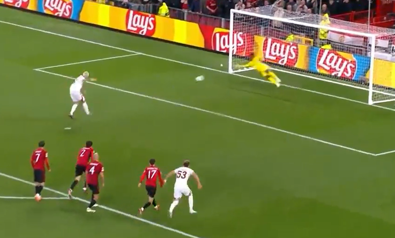 Cận cảnh sai lầm của Onana khiến Casemiro phải nhận thẻ đỏ